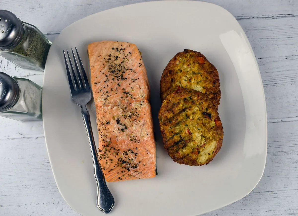 air fryer cooking time crab cakes